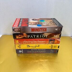 Lots of 5 VHS Movie Collection with Black, Orange, and Bodyguard etc